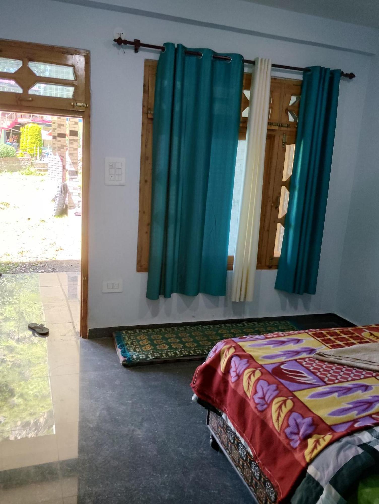 Dog N Hill Hotel Kasol Bagian luar foto
