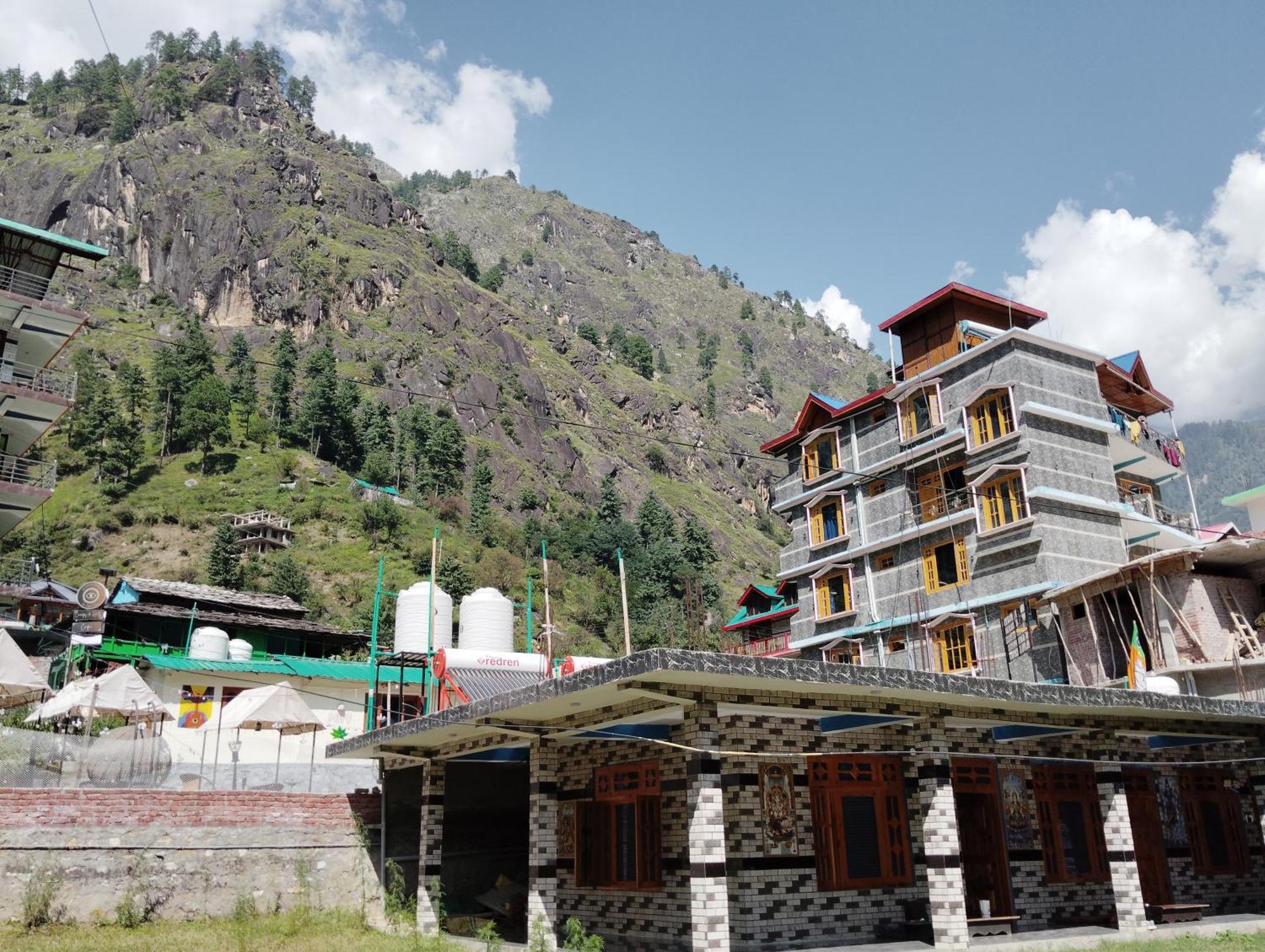 Dog N Hill Hotel Kasol Bagian luar foto