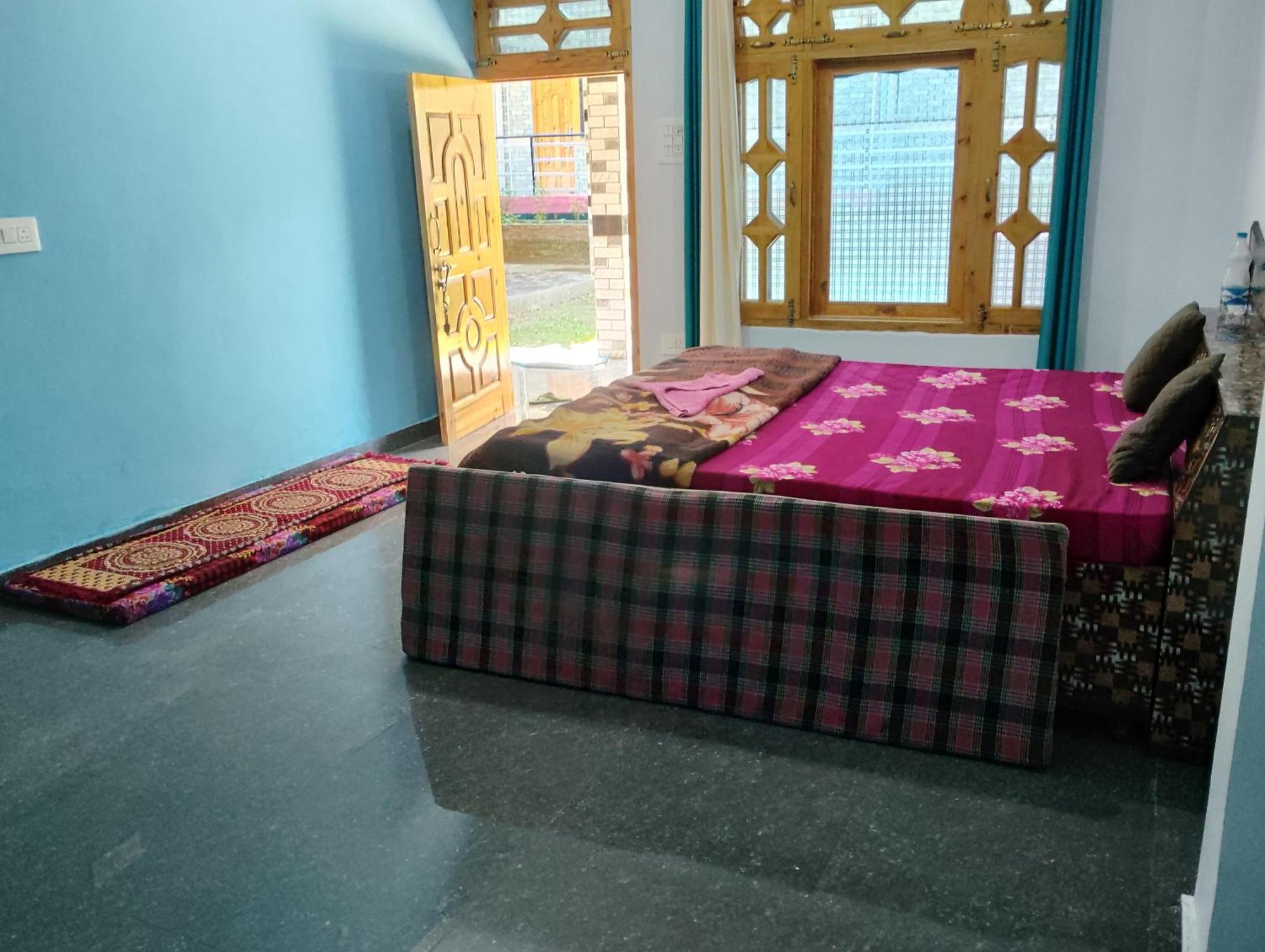 Dog N Hill Hotel Kasol Bagian luar foto