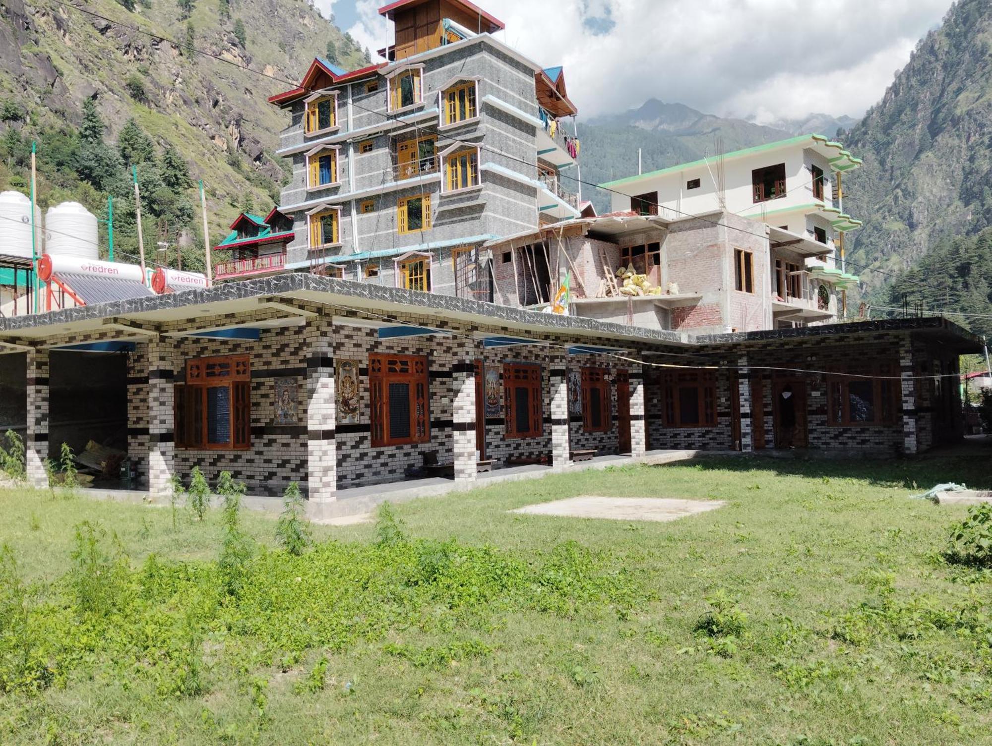 Dog N Hill Hotel Kasol Bagian luar foto
