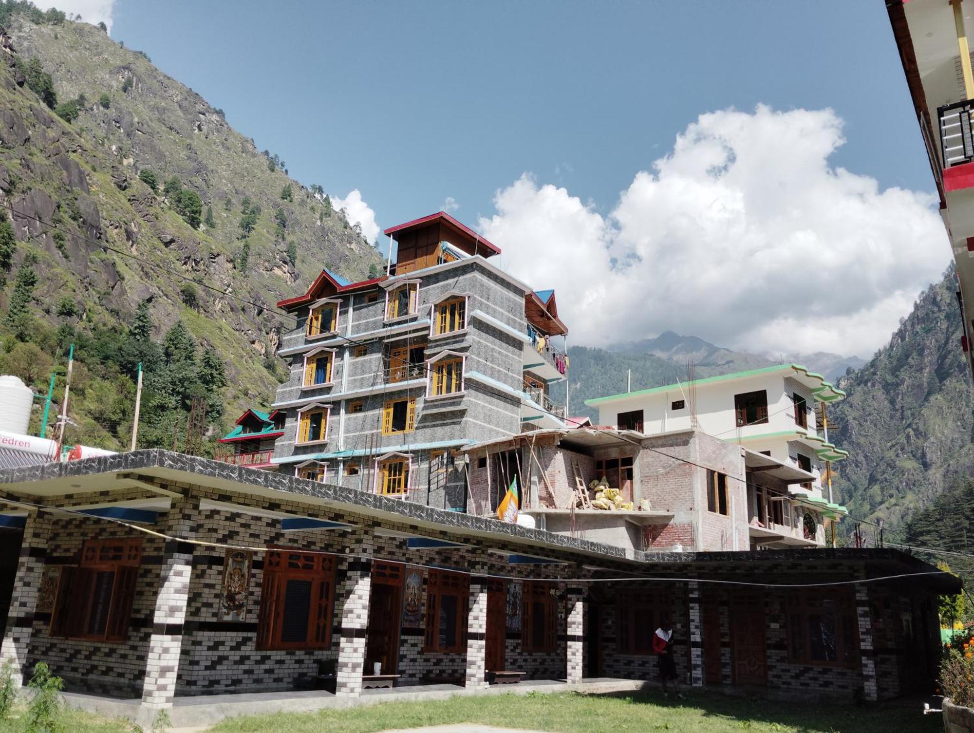 Dog N Hill Hotel Kasol Bagian luar foto