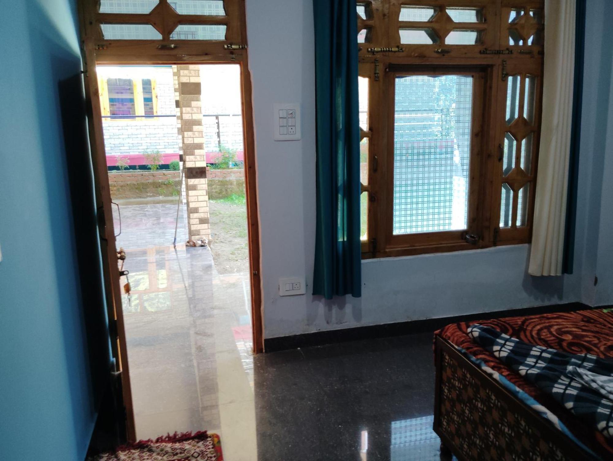 Dog N Hill Hotel Kasol Bagian luar foto
