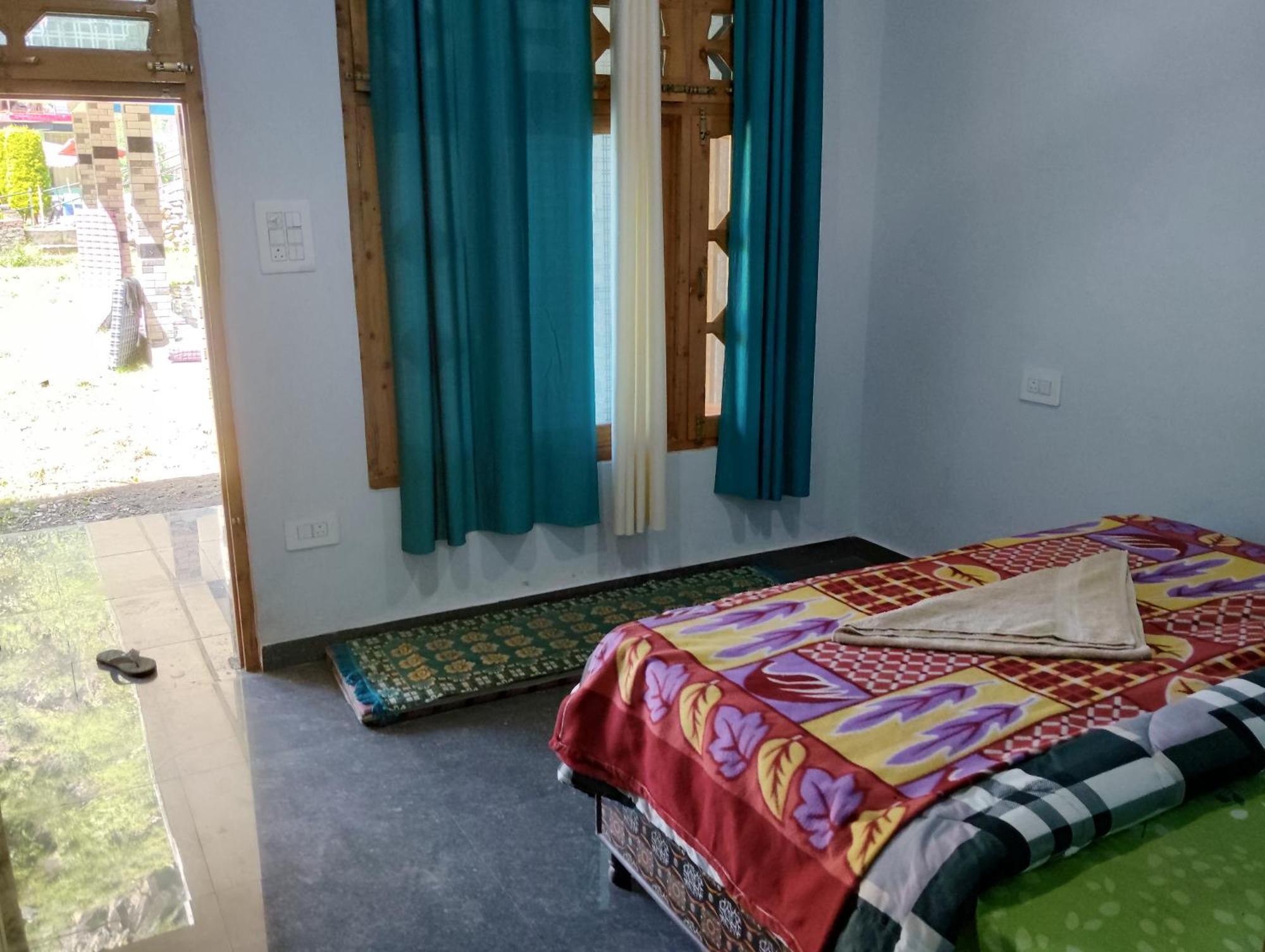 Dog N Hill Hotel Kasol Bagian luar foto