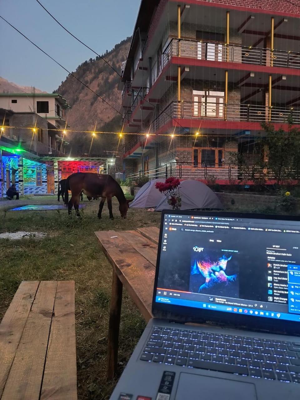 Dog N Hill Hotel Kasol Bagian luar foto