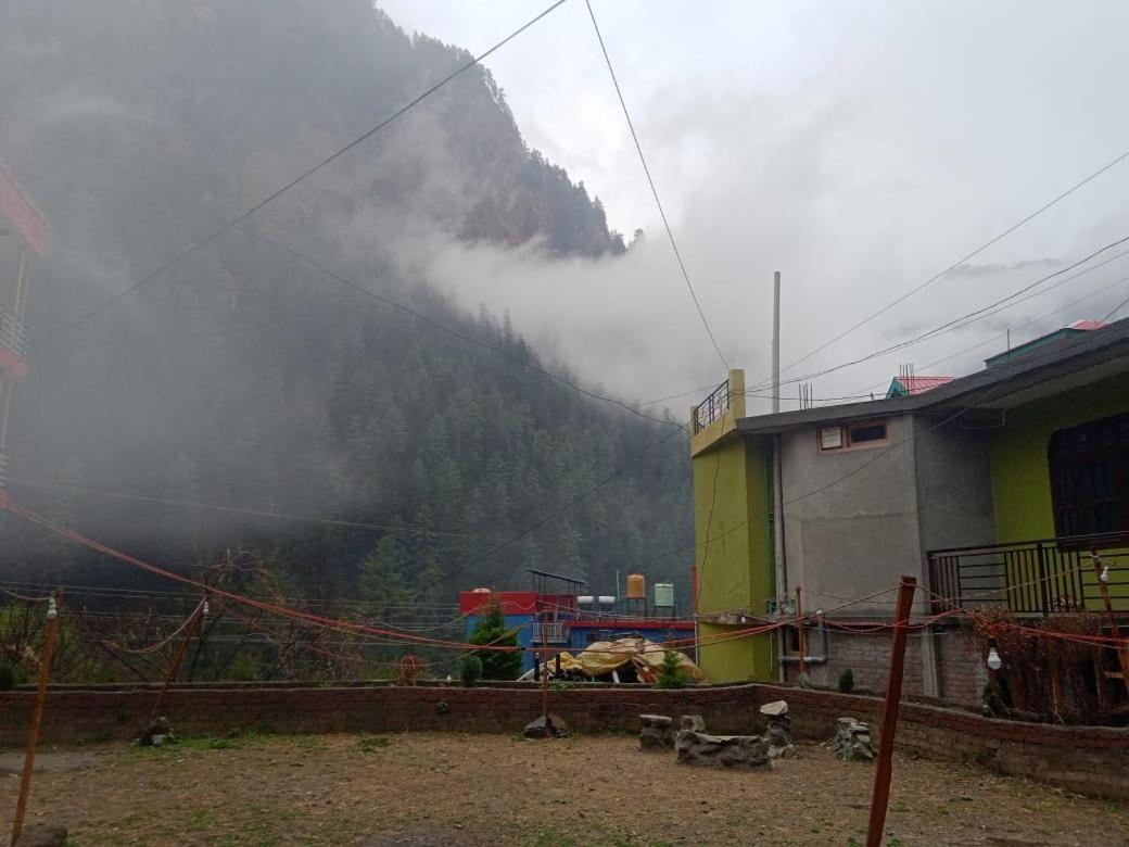 Dog N Hill Hotel Kasol Bagian luar foto